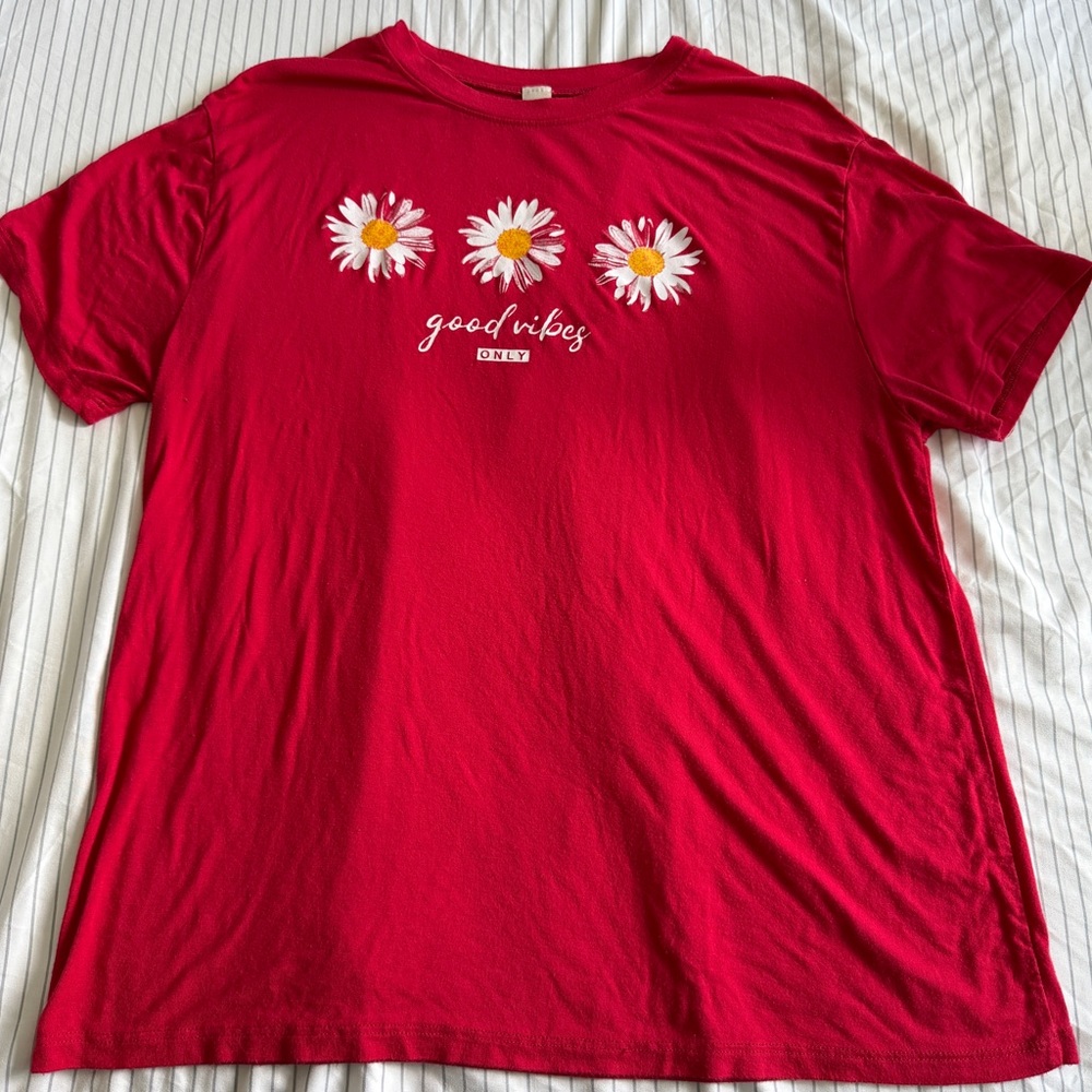 Fasis Red with Daisy Print Tee